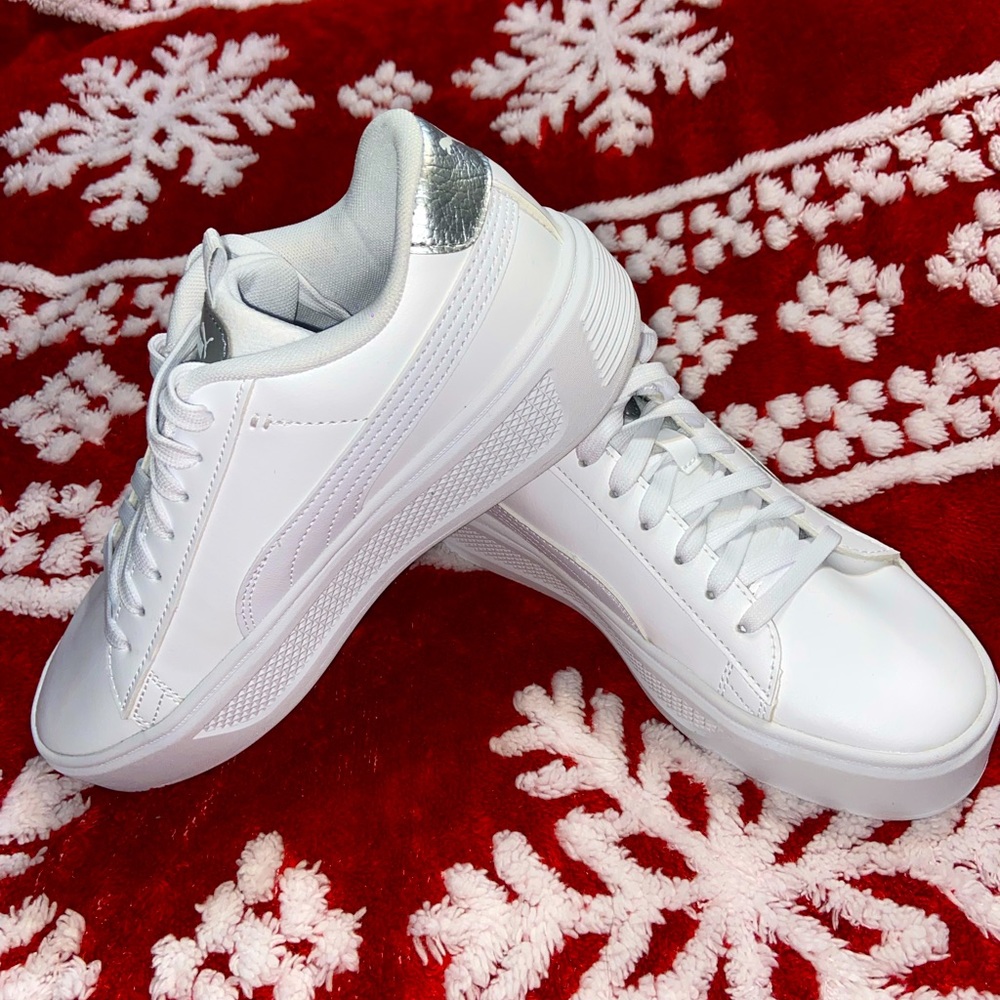 BRAND NEW Women’s PUMA Platform Sneaker, White/Silver, US Women size 7.5